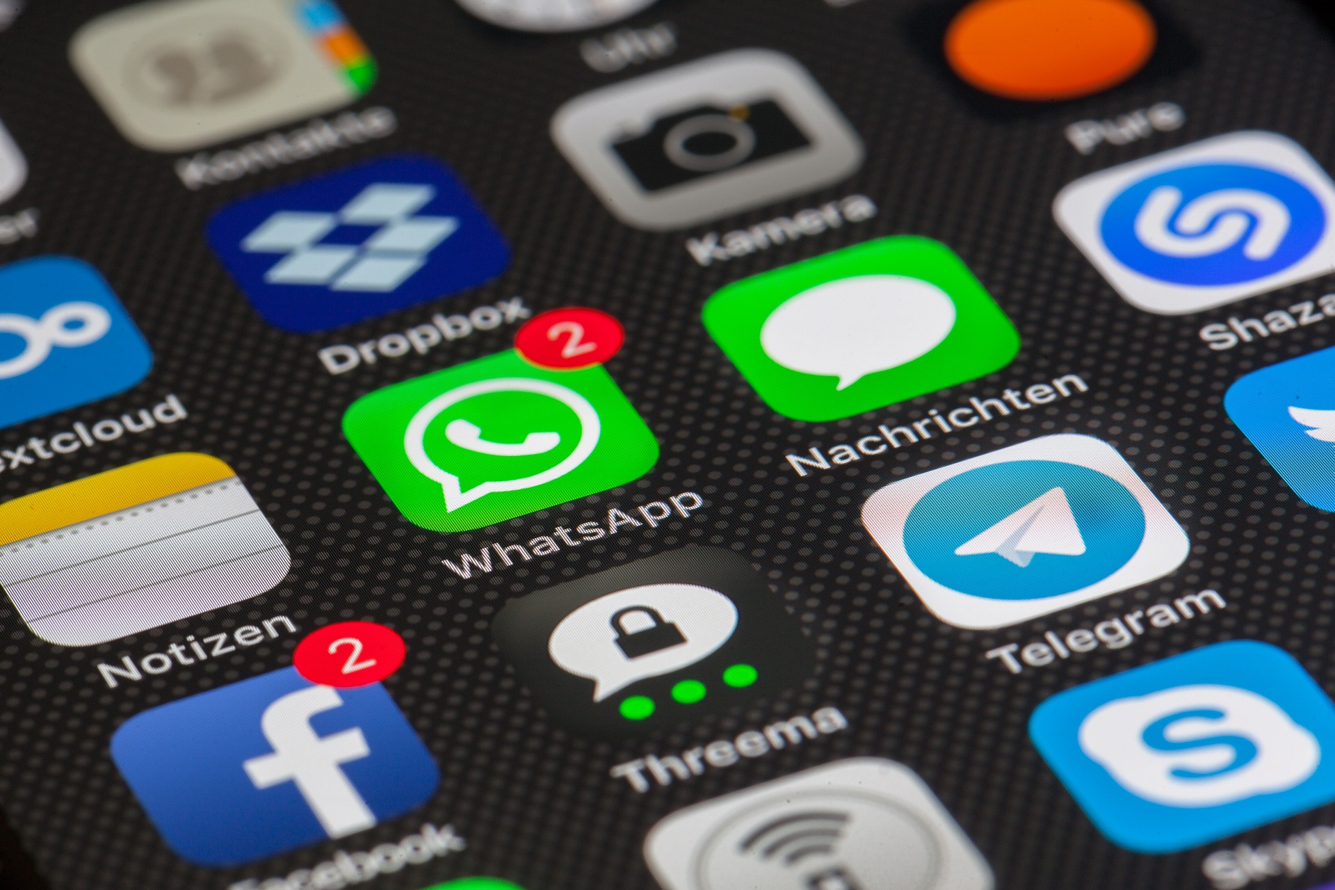 WhatsApp Users Have Data Stolen via Fake 